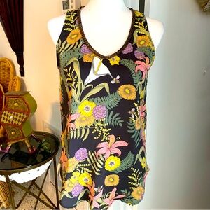 COLLECTIVE CONCEPTS Black Floral Print Sleeveless Top! Beaded V neckline!